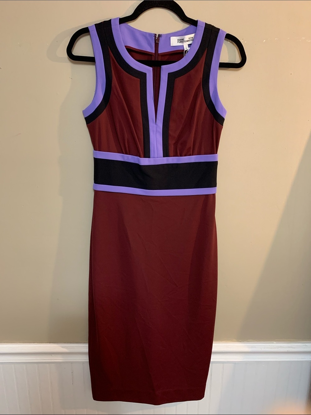 Diane Von Furstenberg Women’s Size 4 V-Neck Burgundy Lavender Black Midi Dress